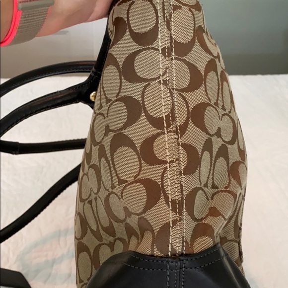 Coach Bag With the Signature Canvas - Picture 6 of 6